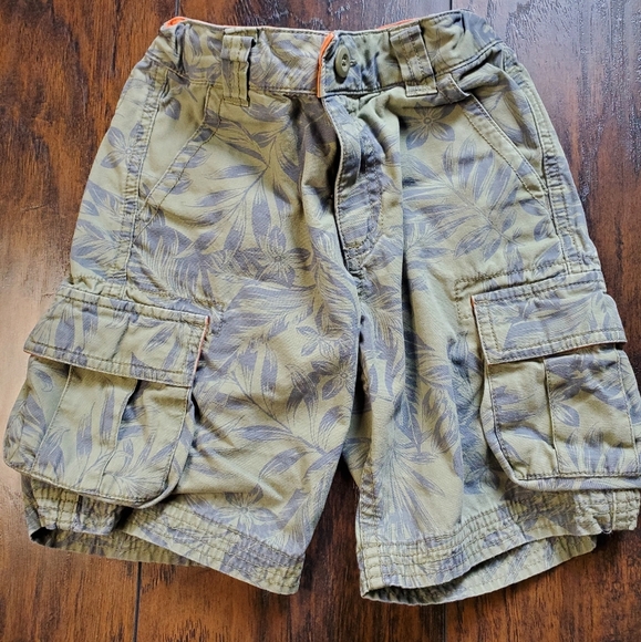 Hannah Anderson Olive Green Leaf and floral Cargo Shorts sz 110 (sz 5) - Picture 1 of 7